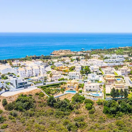 Mendes - Walking Distance To The Holiday home Albufeira