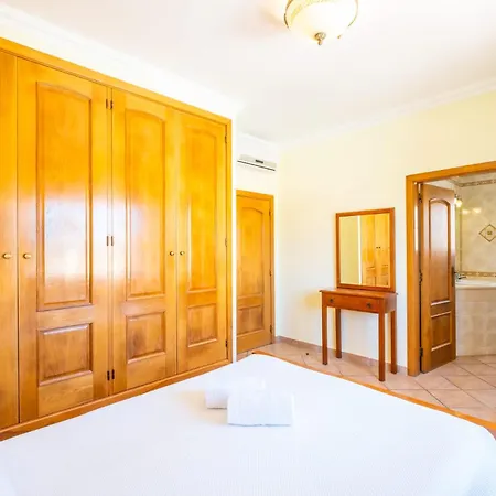 Mendes - Walking Distance To The Albufeira