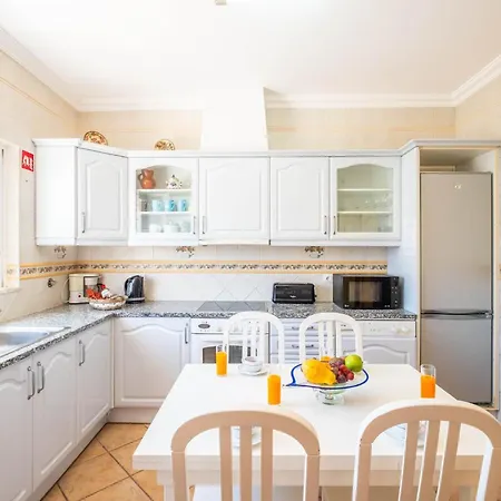 Mendes - Walking Distance To The Holiday home