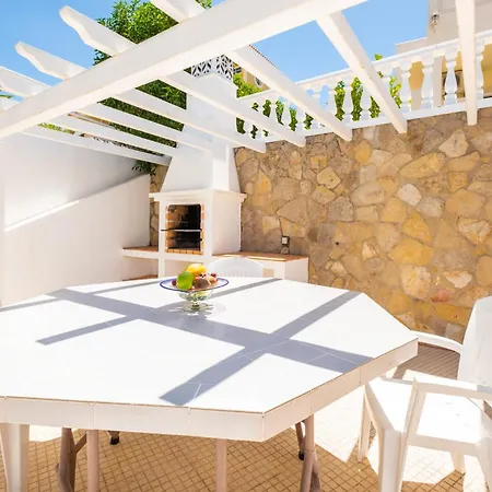 Mendes - Walking Distance To The Holiday home