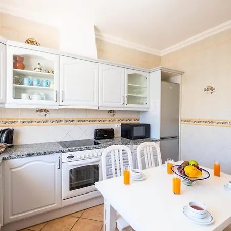 Mendes - Walking Distance To The Albufeira