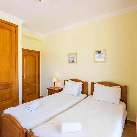 Dom wakacyjny Mendes - Walking Distance To The Albufeira
