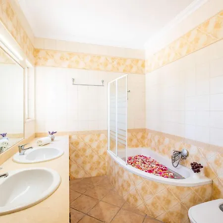 Mendes - Walking Distance To The * Albufeira